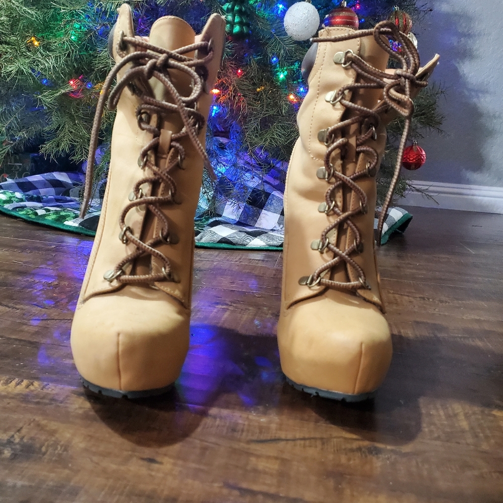 Boots - Picture 5 of 5